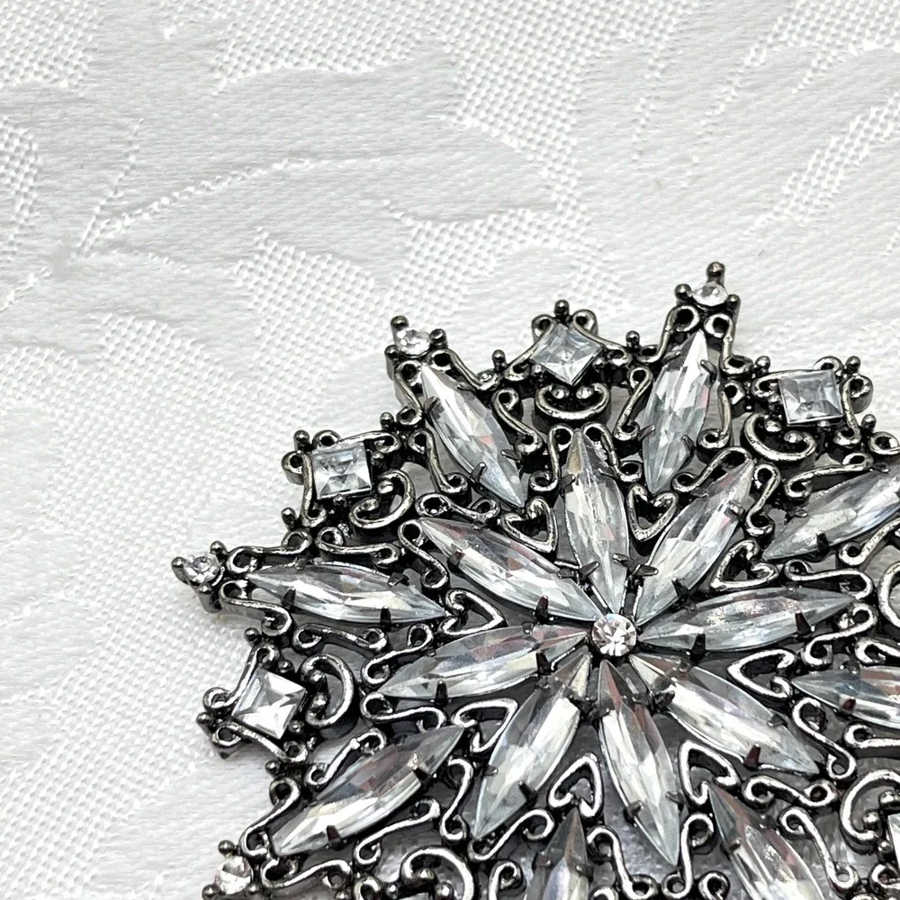 Vintage Clear Ornate Rhinestone Starburst Snowflake Silver Gunmetal Tone Brooch